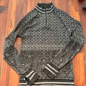 Athleta half zip base or top layer. Black and Gray